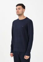 TOMMY HILFIGER Maglioncino girocollo blu da uomo caratterizzato da lavorazione a maglia tramata MW0MW41643 C1G TOMMY HILFIGER 