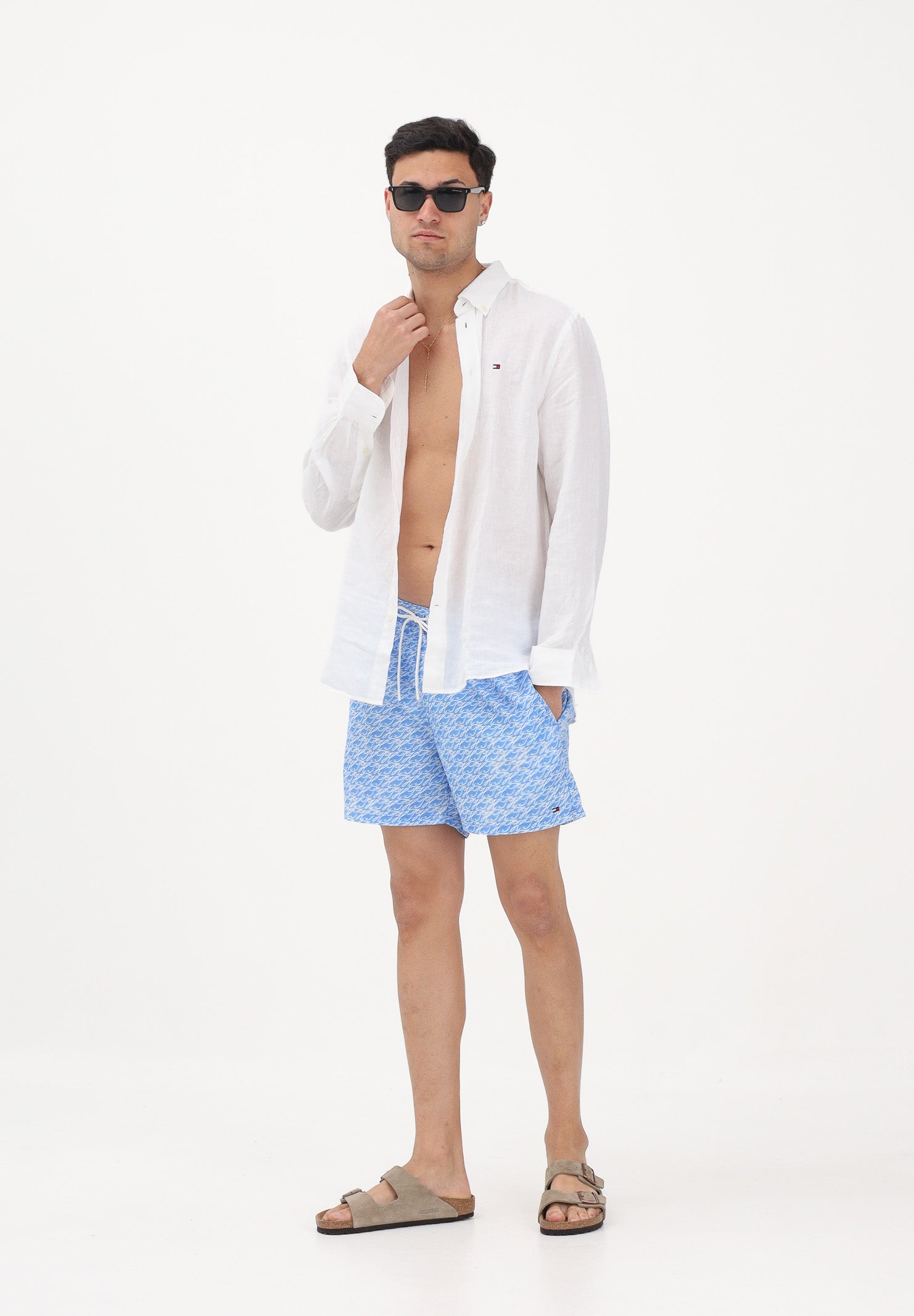 TOMMY HILFIGER Shorts mare azzurro da uomo con fantasia monogram UM0UM03491 0ZY TOMMY HILFIGER 