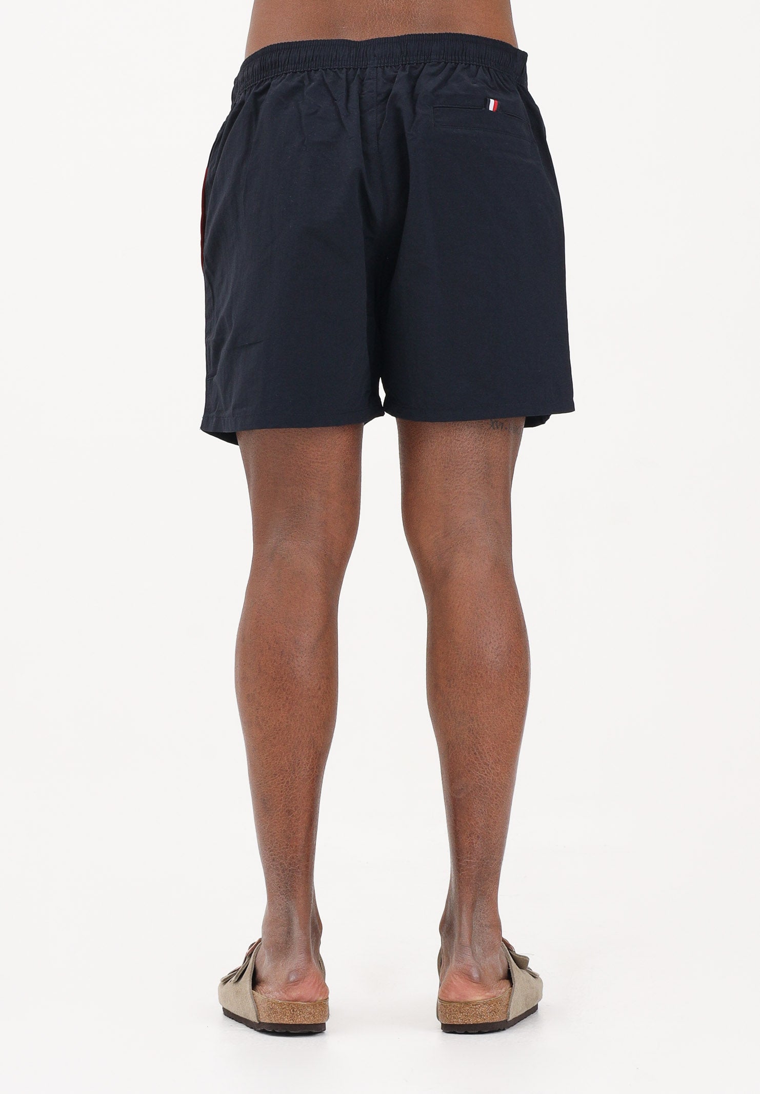 TOMMY HILFIGER Shorts mare blu da uomo con grafica color block UM0UM03840 DW5 TOMMY HILFIGER 
