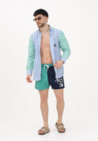 TOMMY HILFIGER Shorts mare blu e verde da uomo con logo stampato UM0UM03860 L5Y TOMMY HILFIGER 