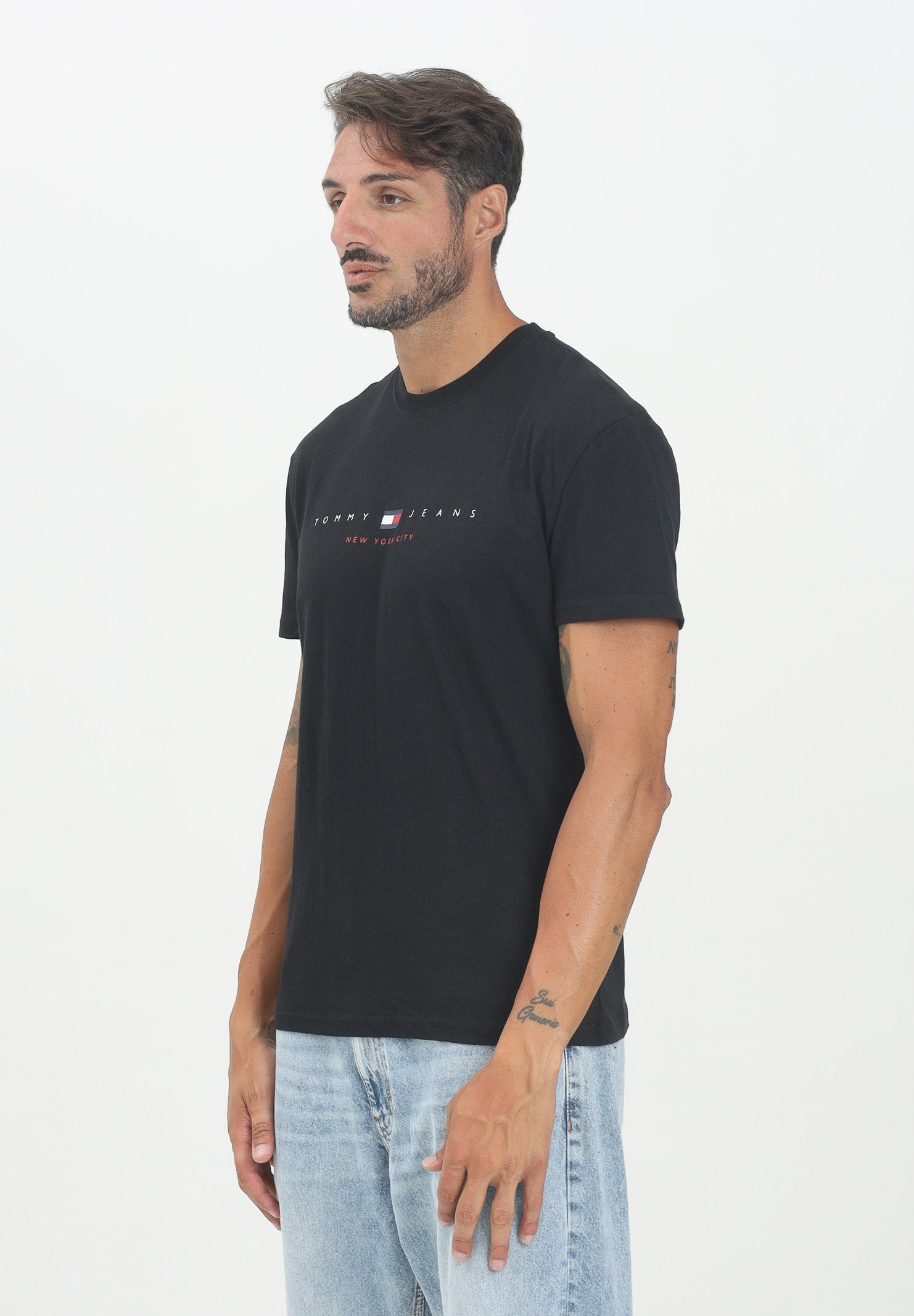 TOMMY JEANS T-shirt a manica corta nera da uomo con logo DM0DM21911BDS . TOMMY JEANS 