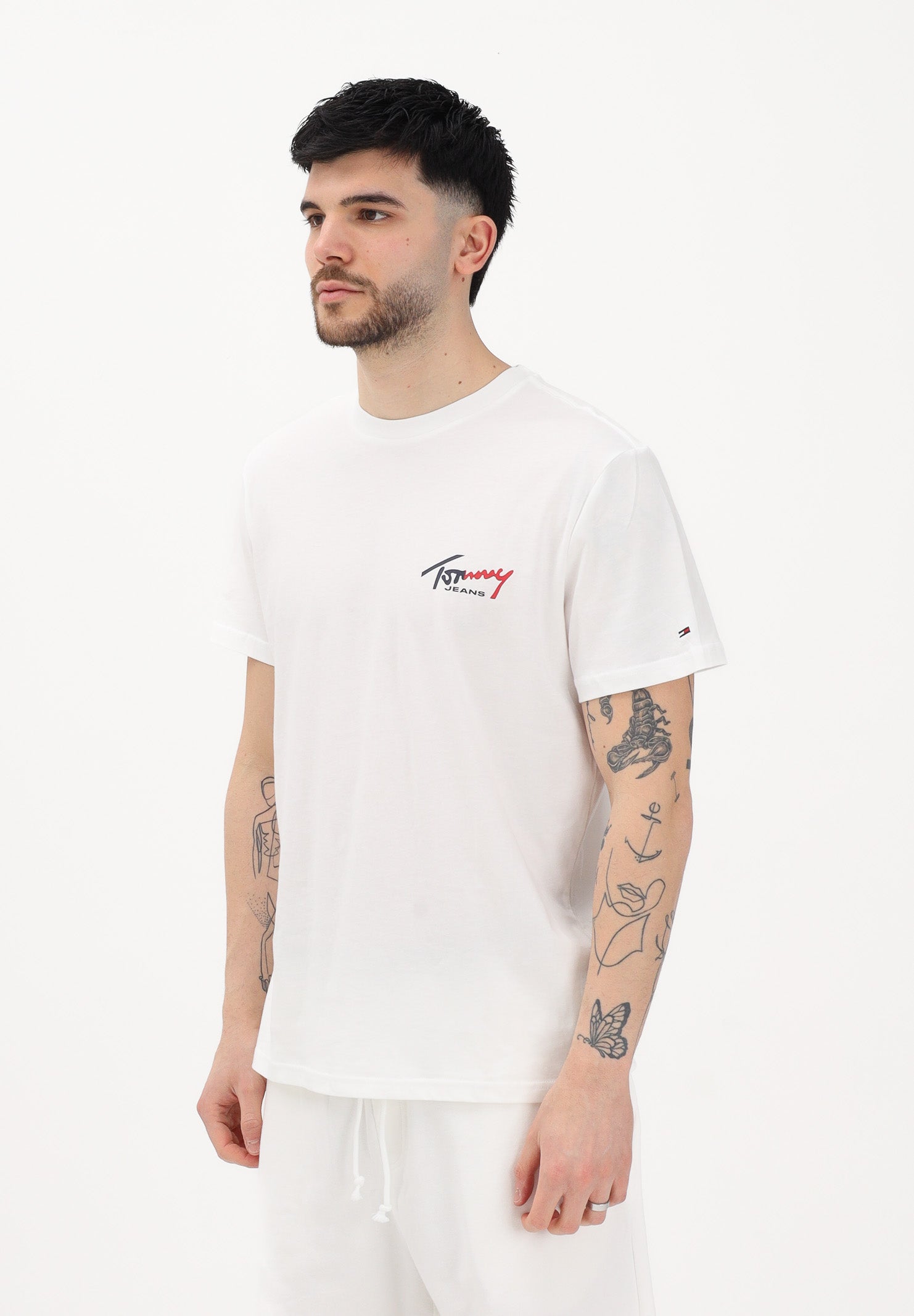 TOMMY JEANS T-shirt a manica corta bianca da uomo con logo frontale DM0DM22538 YBL TOMMY JEANS 