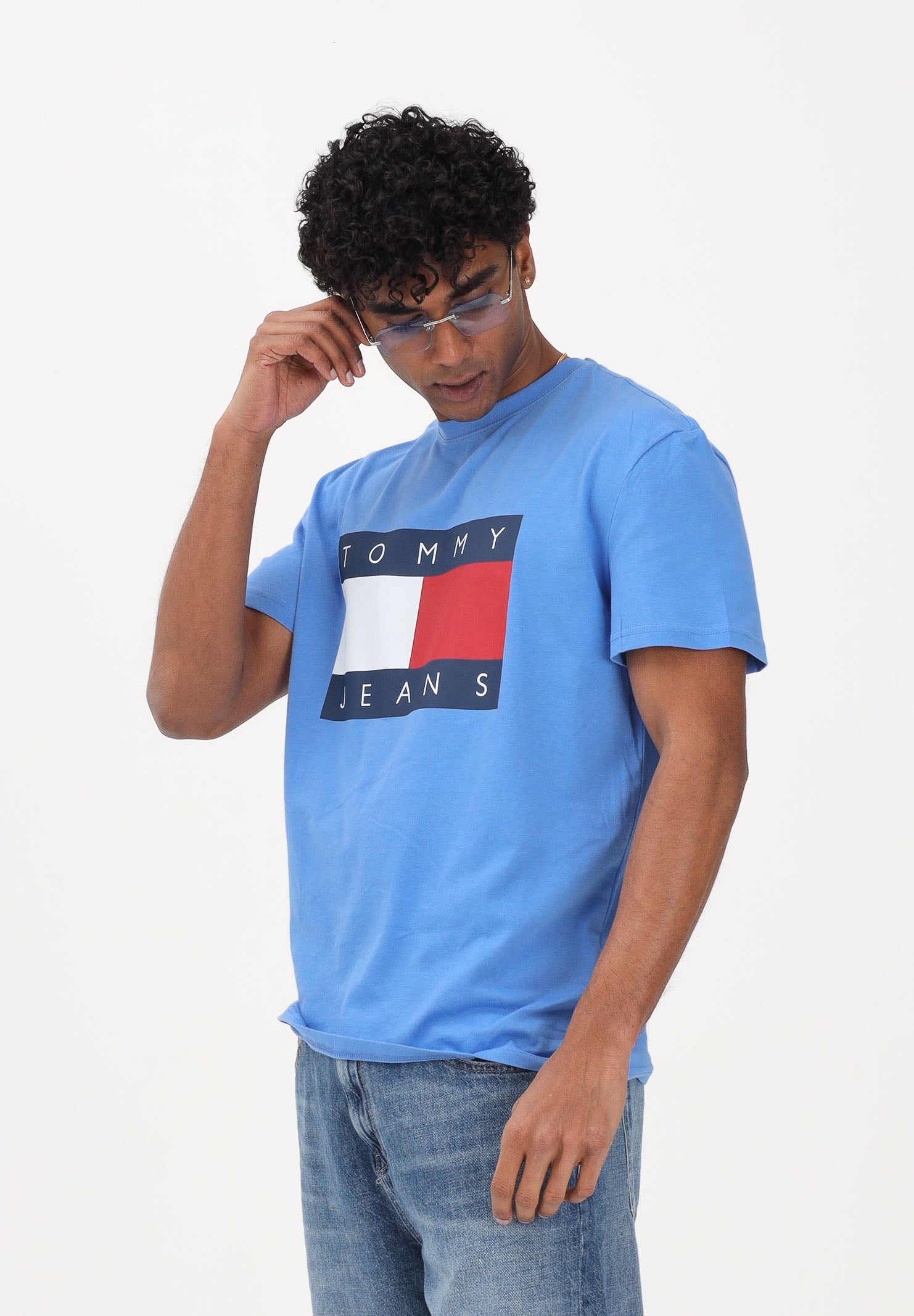 TOMMY JEANS T-shirt a manica corta Flag Badge azzurra da uomo DM0DM22645 C38 TOMMY JEANS 