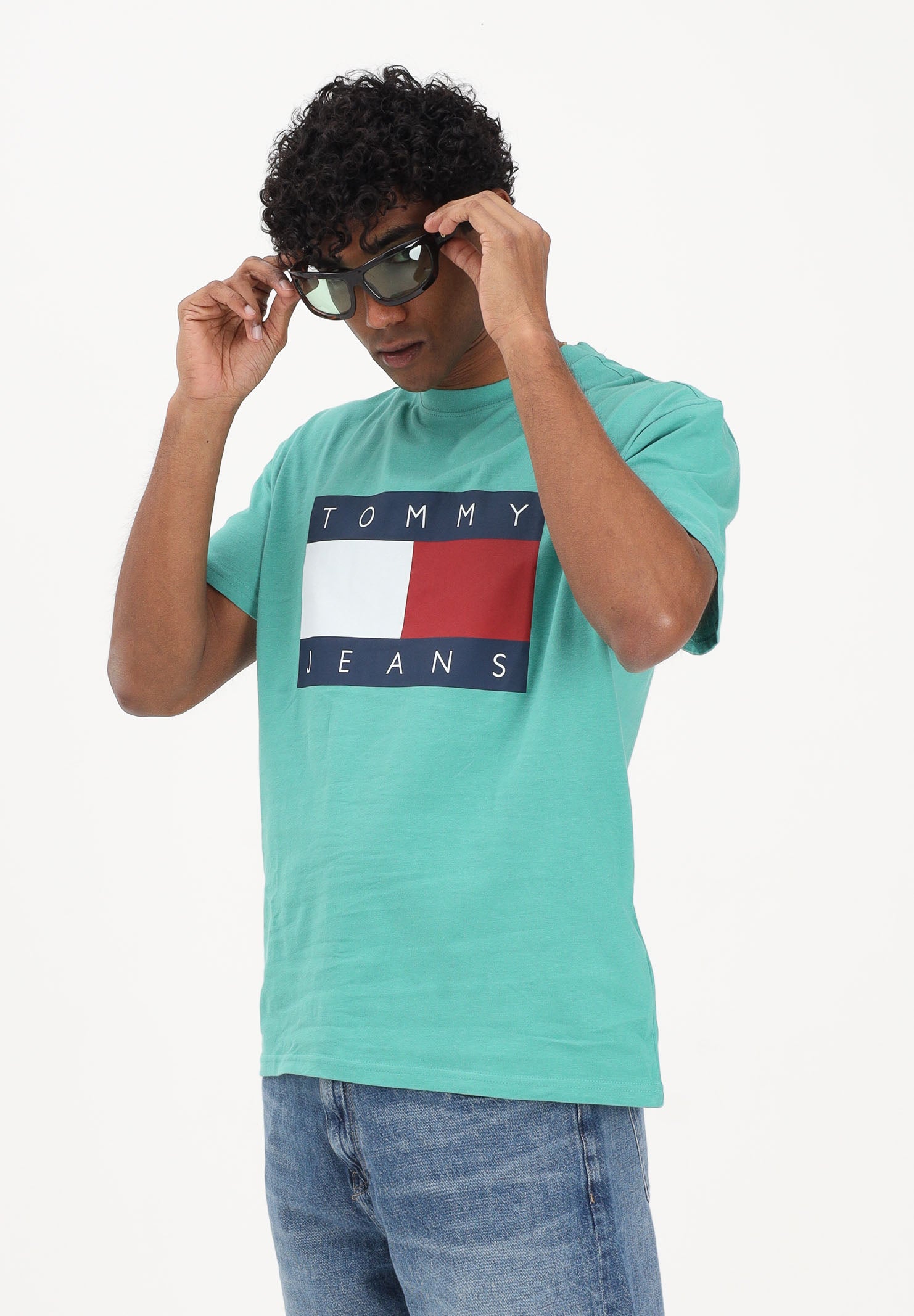 TOMMY JEANS T-shirt a manica corta Flag Badge verde da uomo DM0DM22645 L5Y TOMMY JEANS 
