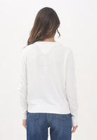 TOMMY JEANS Maglioncino bianco da donna con logo DW0DW19888YBL . TOMMY JEANS 
