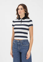 TOMMY JEANS Polo a manica corta bianca e blu da donna caratterizzata da una fantasia a righe orizzontali DW0DW21931 0FB TOMMY JEANS 