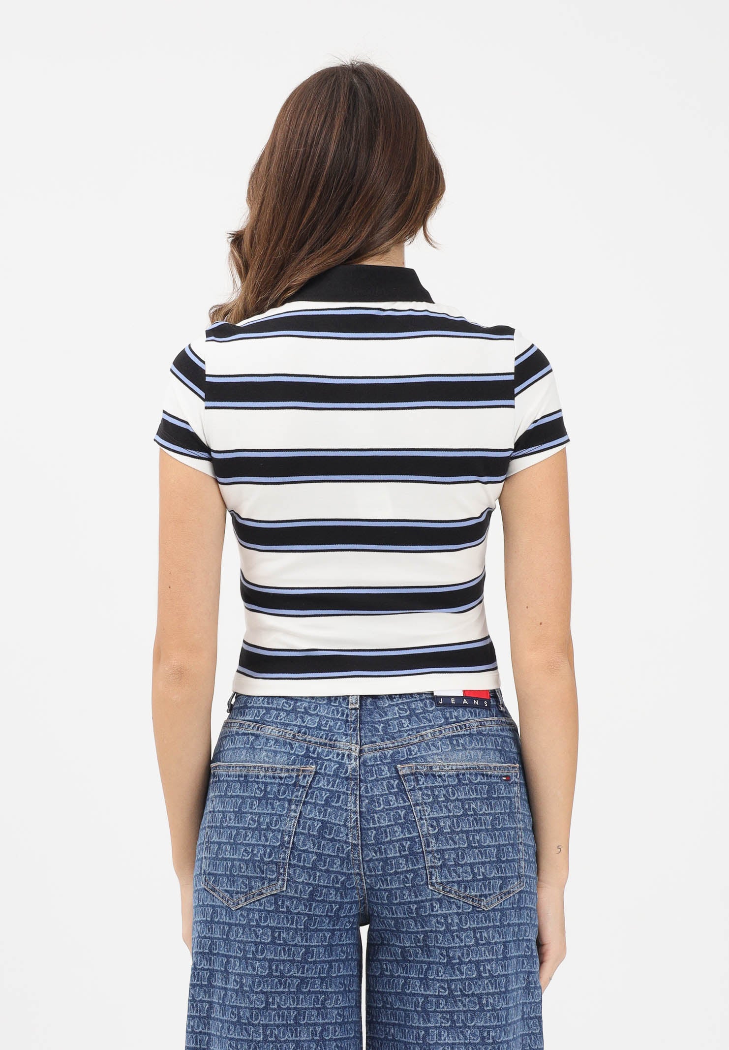 TOMMY JEANS Polo a manica corta bianca e blu da donna caratterizzata da una fantasia a righe orizzontali DW0DW21931 0FB TOMMY JEANS 