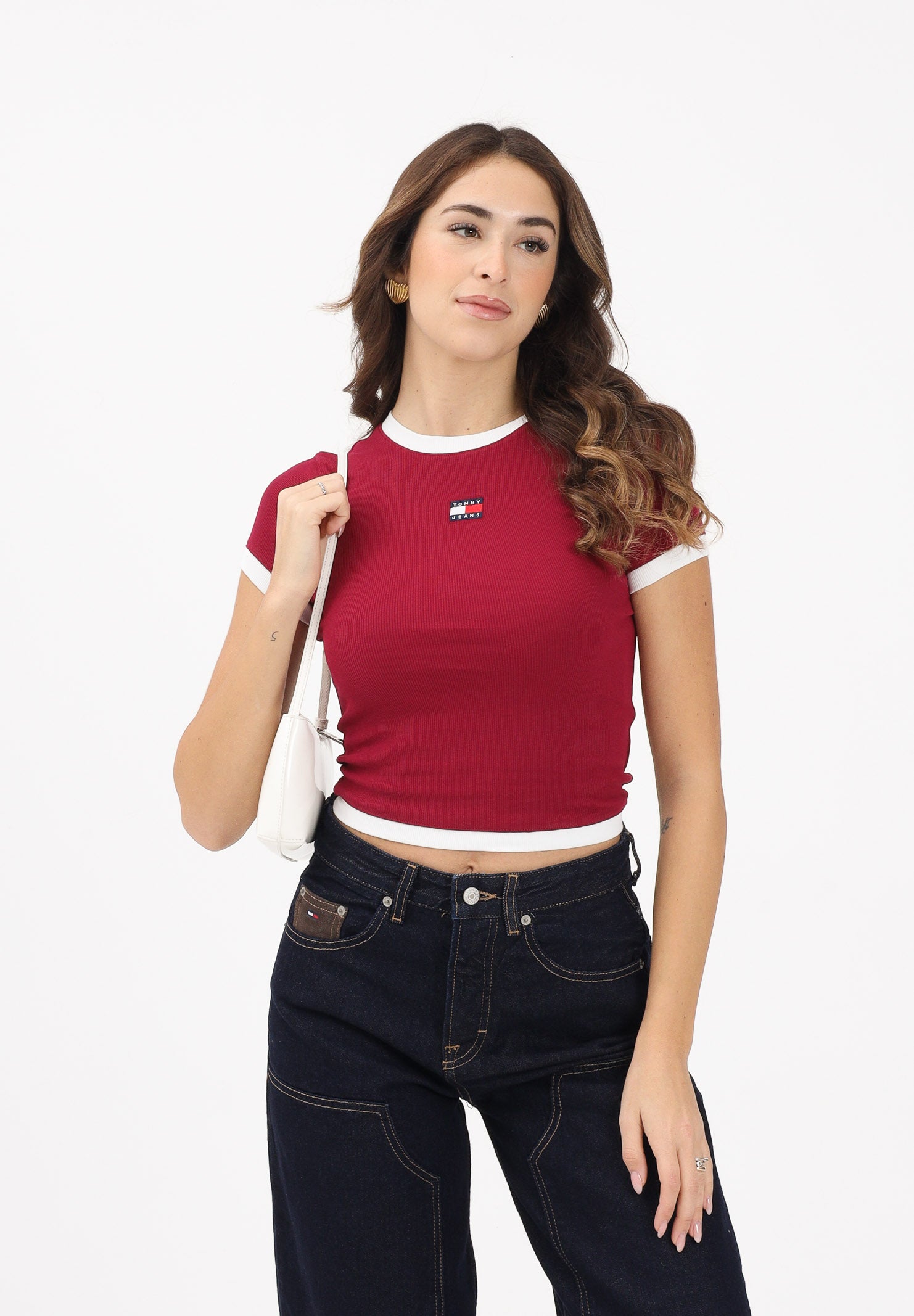 TOMMY JEANS T-shirt a manica corta bordeaux da donna con logo e finiture a contrasto DW0DW22575 VLC TOMMY JEANS 