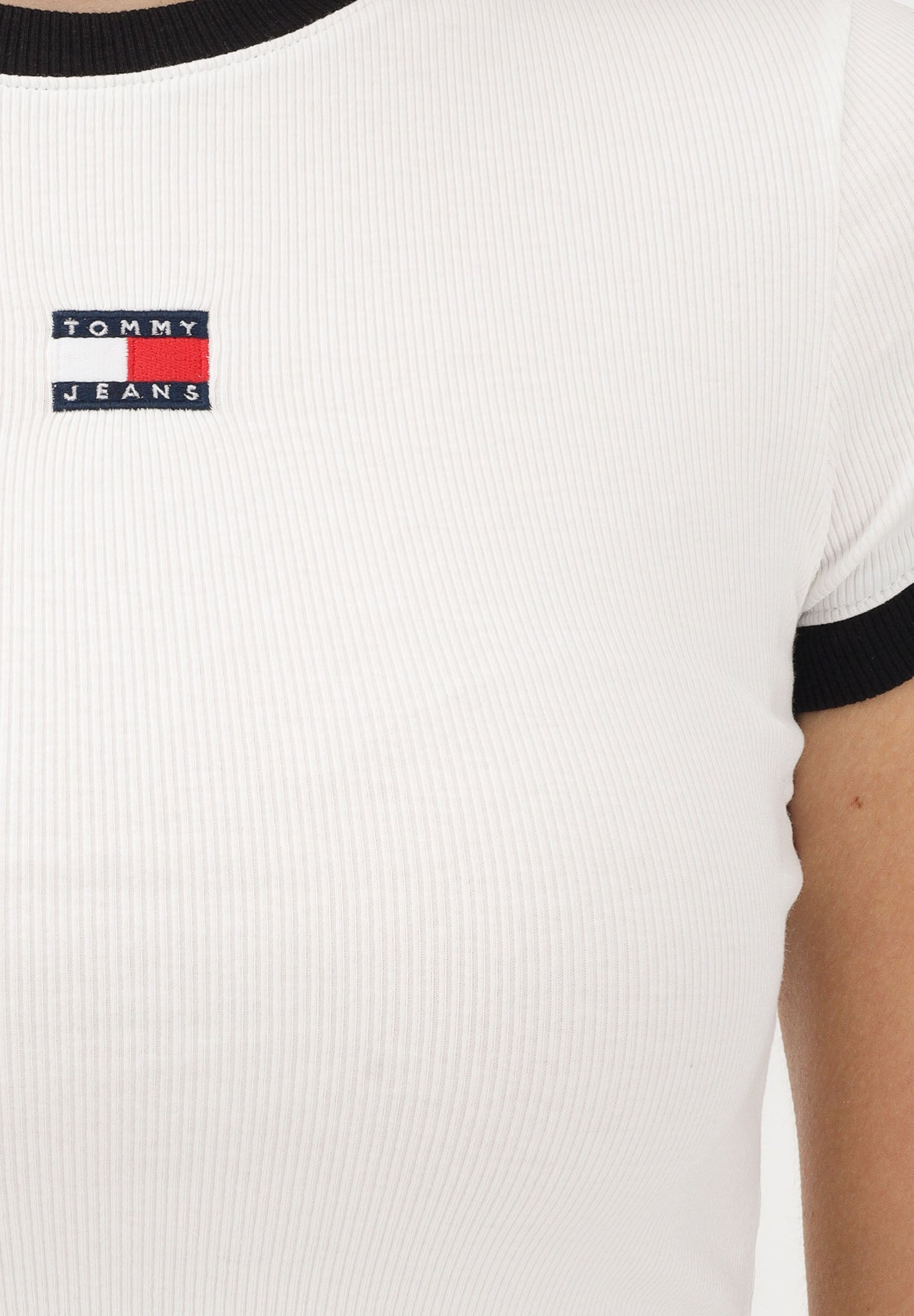 TOMMY JEANS T-shirt a manica corta bianca da donna con logo e finiture a contrasto DW0DW22575 YBL TOMMY JEANS 