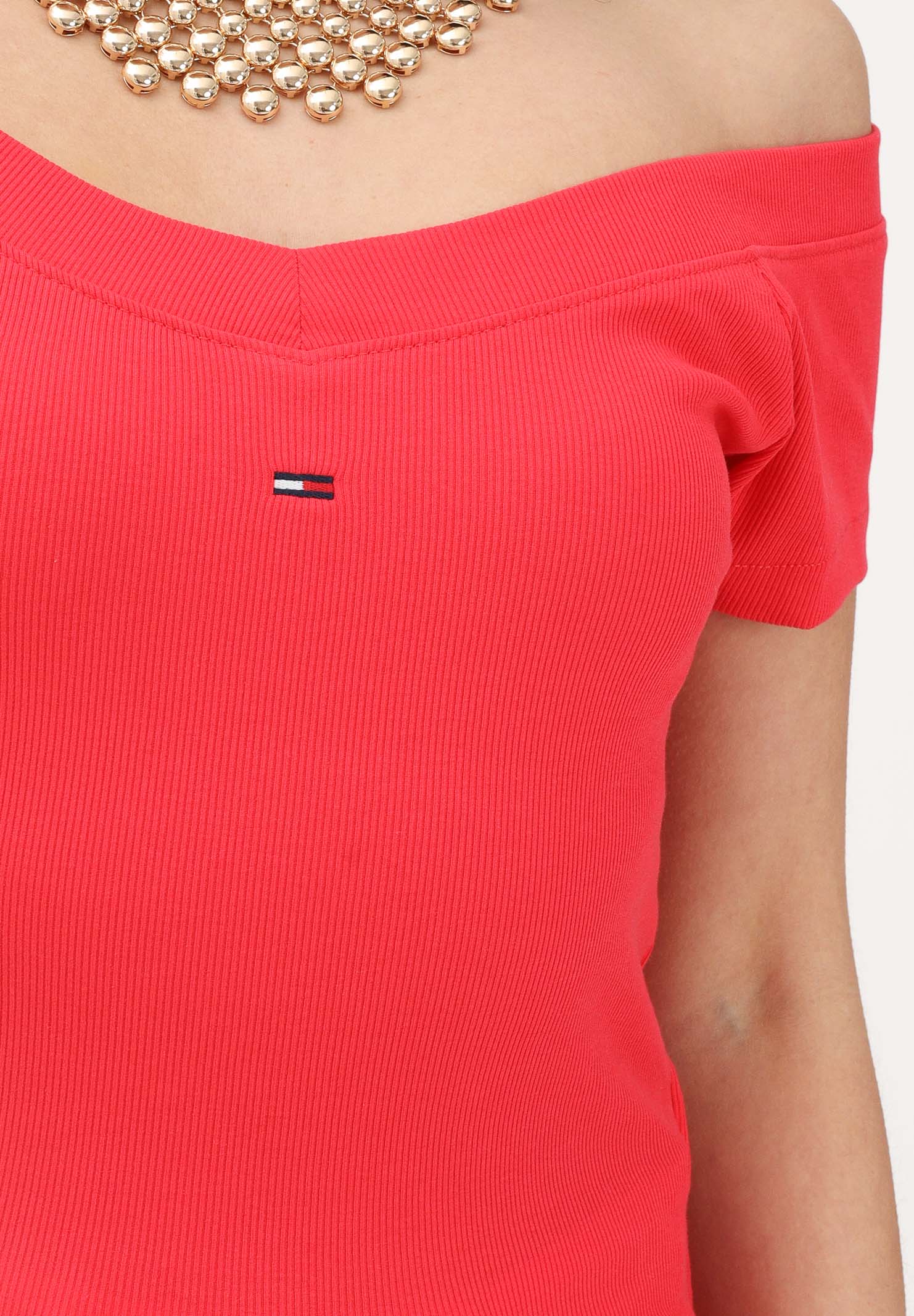 TOMMY JEANS T-shirt a manica corta rosso fragola da donna con scollo a barca DW0DW22265 XK3 TOMMY JEANS 