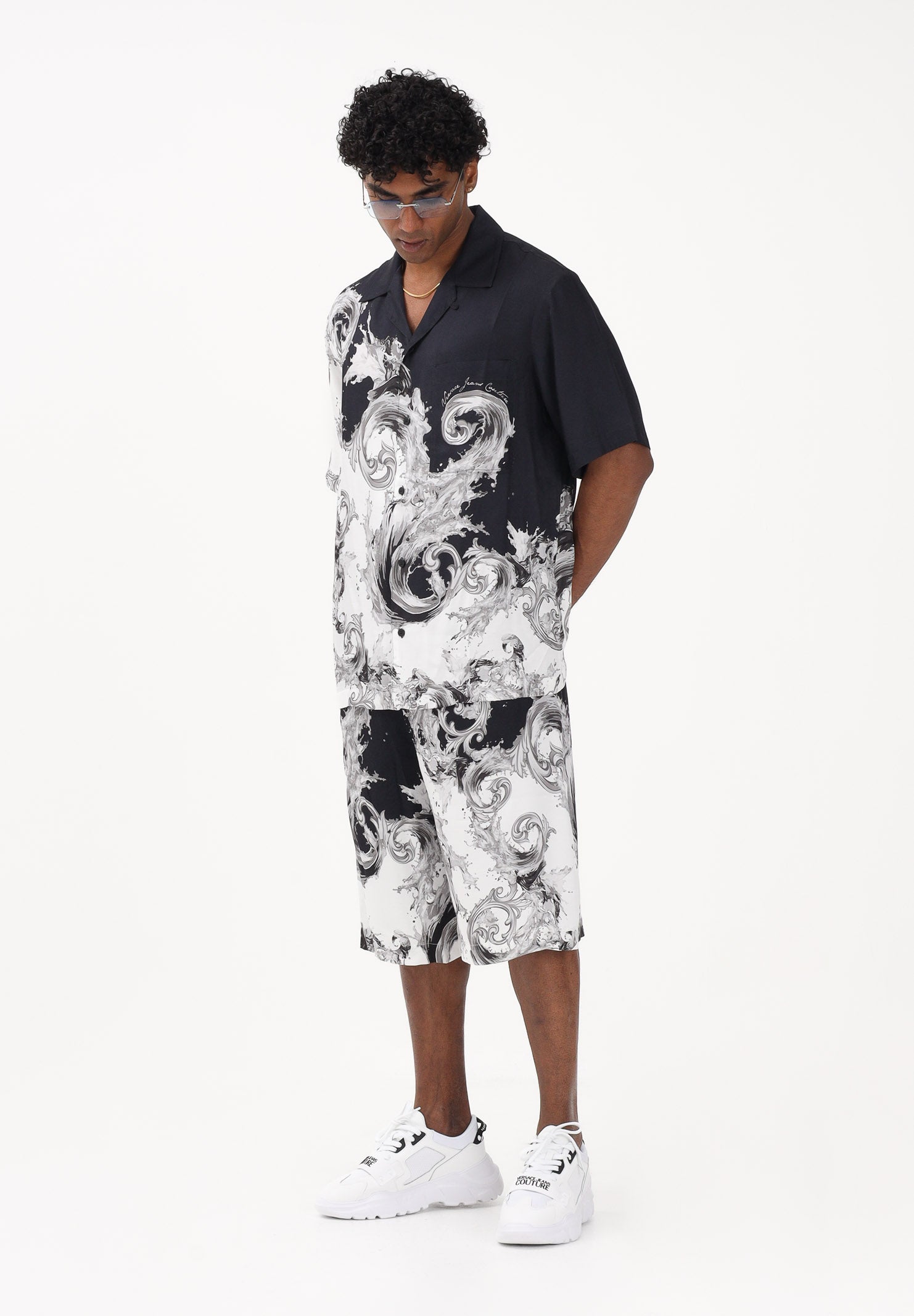 VERSACE JEANS COUTURE Shorts nero da uomo con stampa Wave Couture 80GAD10BNS787 V22 VERSACE JEANS COUTURE 