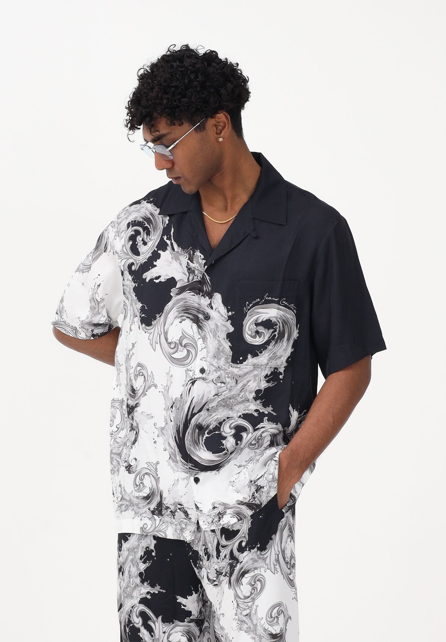 VERSACE JEANS COUTURE Camicia a manica corta nera da uomo con stampa "Wave Couture" 80GAL2BBNS786 V22 VERSACE JEANS COUTURE 