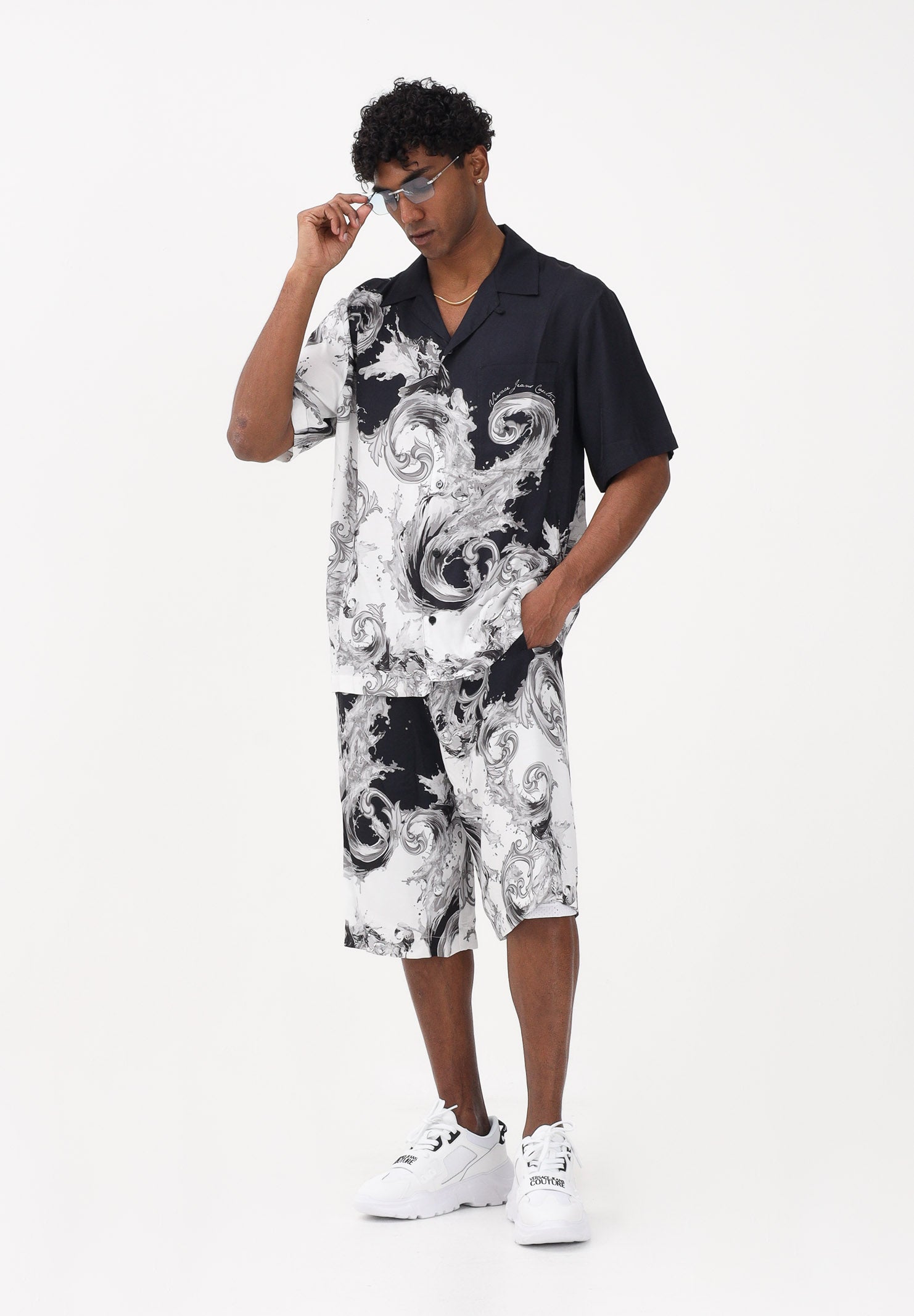 VERSACE JEANS COUTURE Camicia a manica corta nera da uomo con stampa "Wave Couture" 80GAL2BBNS786 V22 VERSACE JEANS COUTURE 