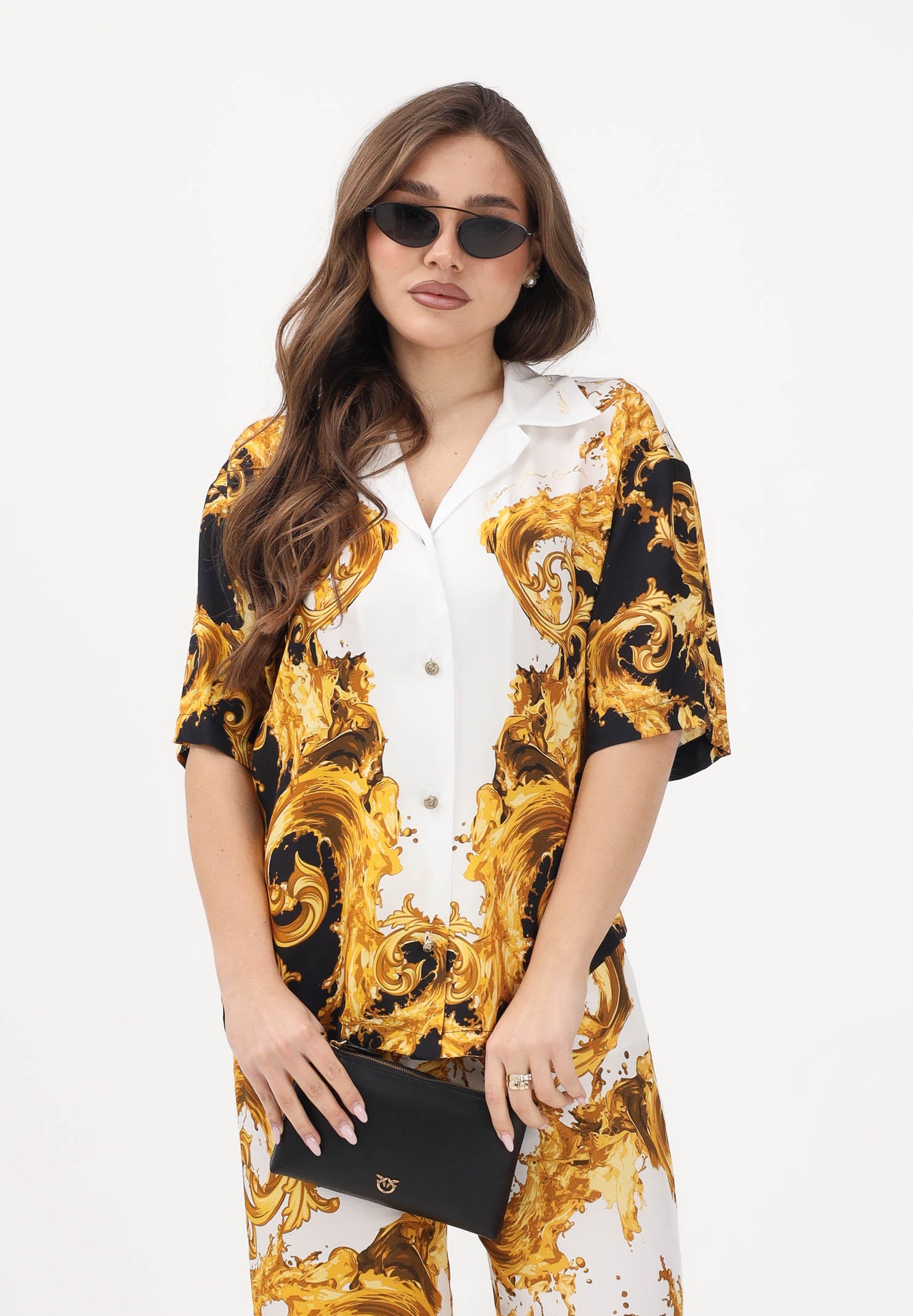 VERSACE JEANS COUTURE Camicia a manica corta bianca e nera da donna con stampa Wave Couture oro 80HAL2P9NS832 GL2 VERSACE JEANS COUTURE 