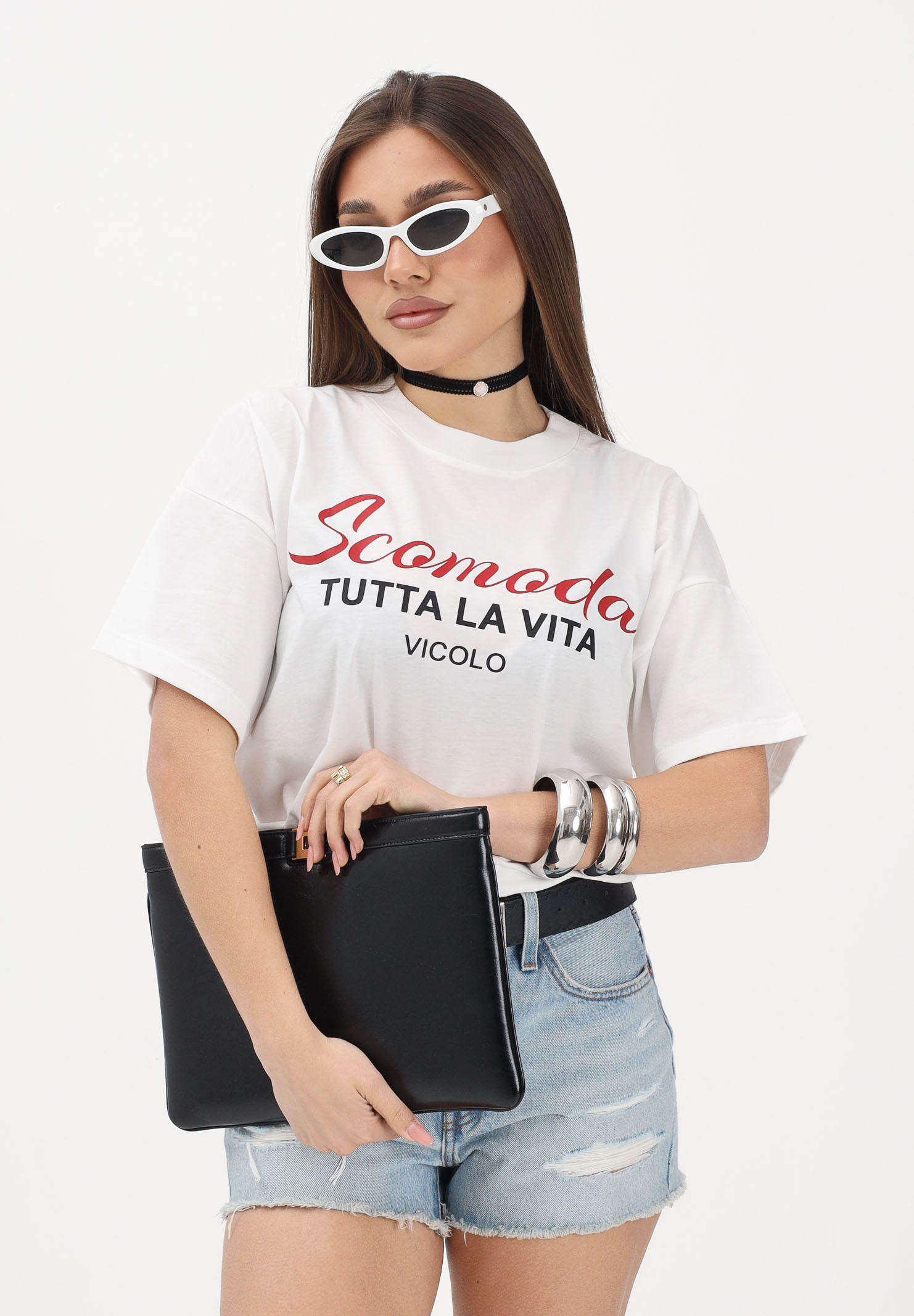VICOLO T-shirt a manica corta bianca da donna con stampa "Scomoda tutta la vita" RAB0722 02 VICOLO 