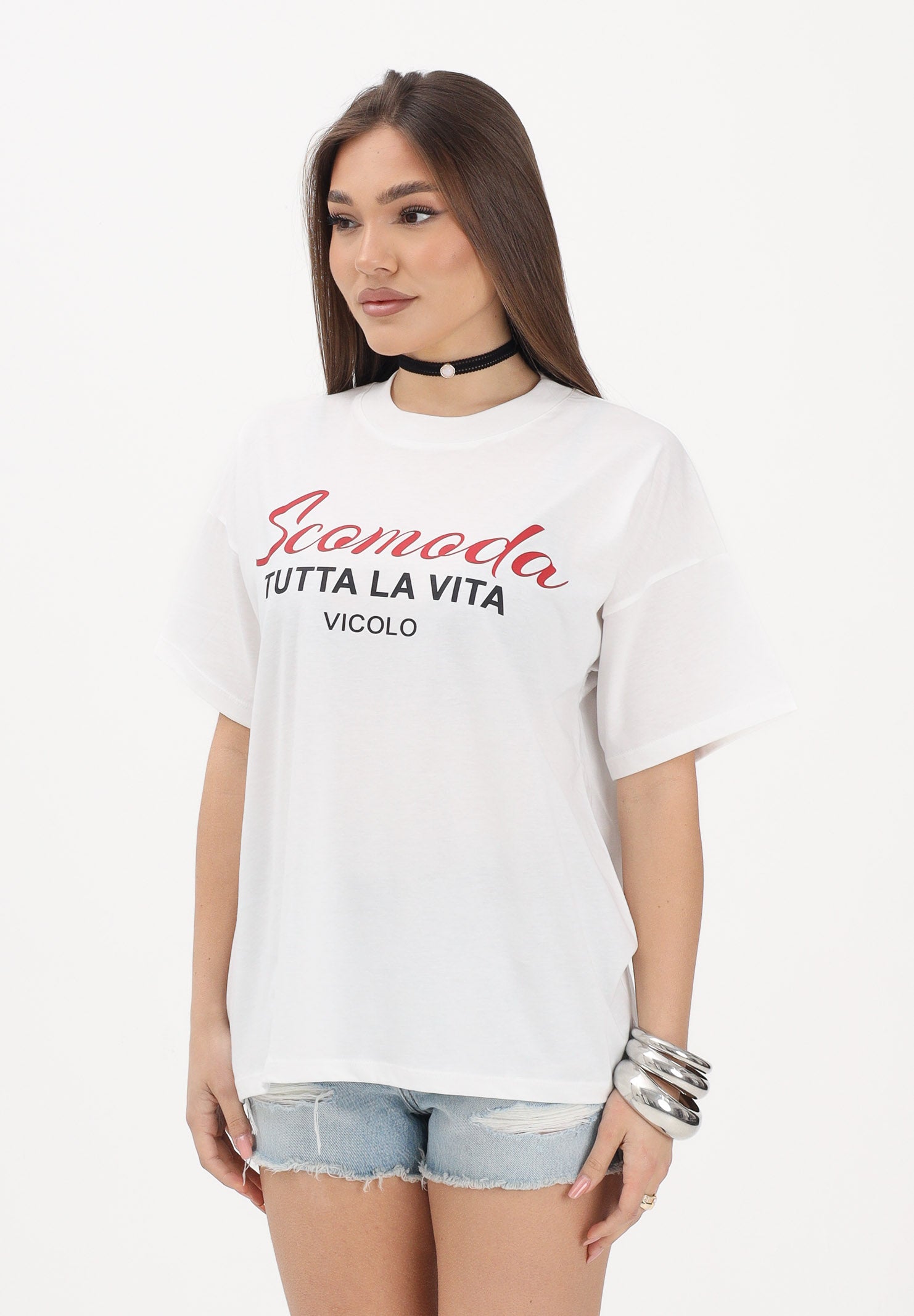 VICOLO T-shirt a manica corta bianca da donna con stampa "Scomoda tutta la vita" RAB0722 02 VICOLO 