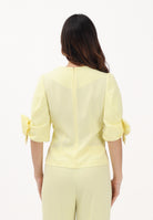 VICOLO Blusa gialla da donna con fiocco applicato TAB0245 ABU20 VICOLO 