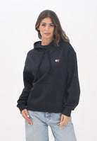 TOMMY JEANS Felpa con cappuccio nera da donna rifinita da logo DW0DW19414BDS  TOMMY JEANS 