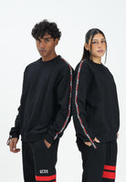 GCDS Felpa girocollo nera per uomo e donna con bande logate B2EM1501JD1 99 GCDS 