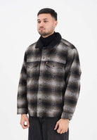 LEVI'S® Montone Sherpa Trucker da uomo con motivo check sfumato nei toni del nero, grigio e marrone A6030-0012 . LEVI'S® 
