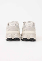  P9060445 . NEW BALANCE 