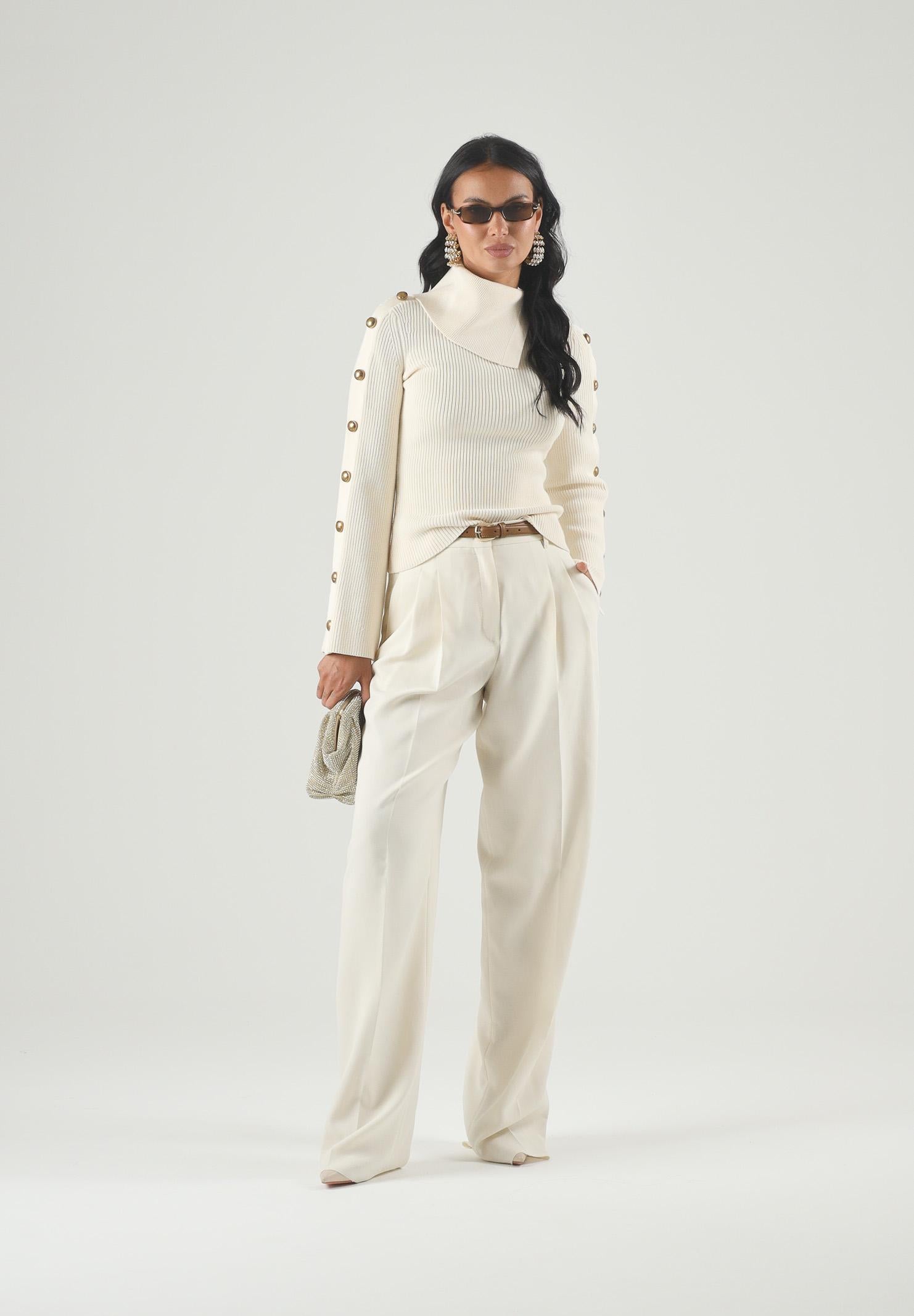ELISABETTA FRANCHI Maglia con collo asimmetrico e bottoni gioiello, colore burro crema, da donna. MK03S66E2 193 ELISABETTA FRANCHI 