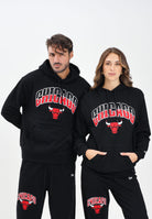 NEW ERA Felpa con cappuccio Oversized Chicago Bulls NBA Arch Graphic nera per uomo e donna 60684505  NEW ERA 