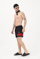 GCDS Shorts mare nero da uomo con bande rosse e logo Z0MLQS329T074 999R GCDS 