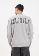 MARCELO BURLON COUNTY OF MILAN Felpa girocollo grigia da uomo con stampa F5CAMASW035 101 MARCELO BURLON COUNTY OF MILAN 