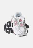 NEW BALANCE Sneakers 9060 bianche e rosa da neonato I90606HV . NEW BALANCE 