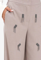 SIMONA CORSELLINI Pantalone elegante beige da donna con applicazioni gioiello A25CPPA02101-C00237 V0703 SIMONA CORSELLINI 