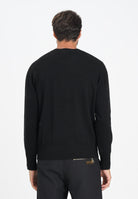 VERSACE JEANS COUTURE Maglioncino girocollo nero da uomo con logo V-Emblem 79GAFM00CMH81 L01 VERSACE JEANS COUTURE 