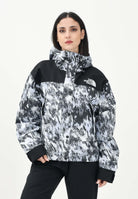 THE NORTH FACE Giacca a vento DryVent™ Mono Mountain con fantasia blu e nera da donna NF0A88YX8T01 . THE NORTH FACE 