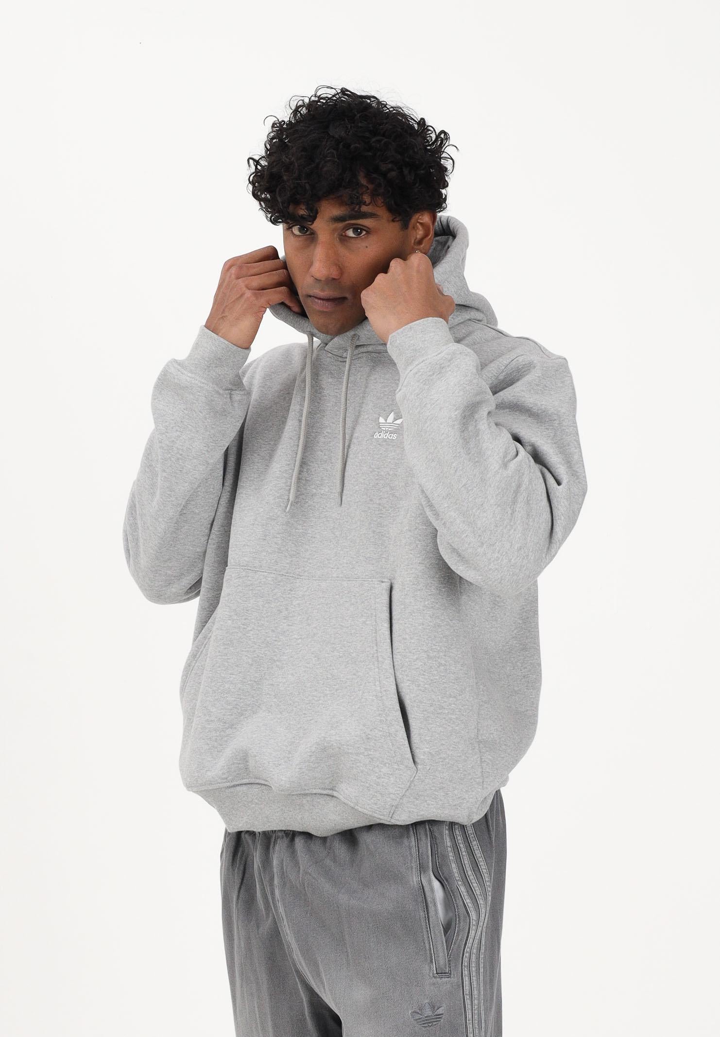 ADIDAS ORIGINALS Felpa con cappuccio Trefoil Essentials Loose grigia da uomo JV6057 . ADIDAS ORIGINALS 