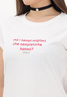 VICOLO T-shirt a manica corta bianca da donna con stampa "Ma i tempi migliori che tempistiche hanno?" RAB0699 02 VICOLO 