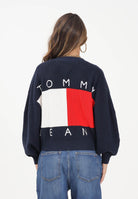 TOMMY JEANS Cardigan blu da donna con ricamo bandiera sul retro DW0DW18335C1G  TOMMY JEANS 