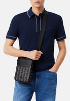 LACOSTE Borsello nero da uomo con stampa monogramma The Blend NH4410 H45 LACOSTE 