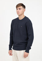 Maglioncino girocollo blu da uomo con ricamo bandierina MW0MW36347 DW5 TOMMY HILFIGER 