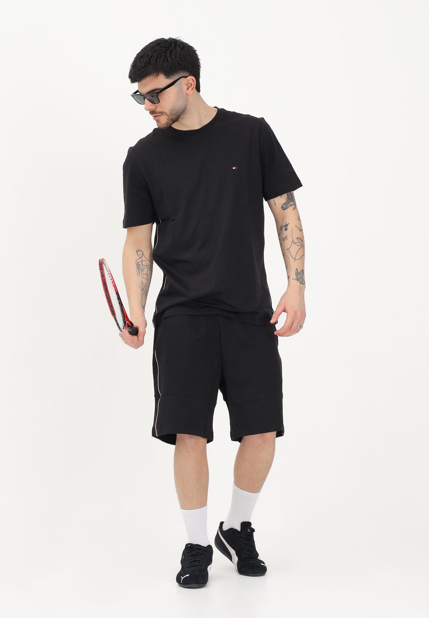 TOMMY HILFIGER Shorts sportivo nero da uomo con banda laterale logata MW0MW42883 BDS TOMMY HILFIGER 