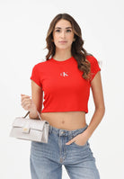 CALVIN KLEIN JEANS T-shirt a manica corta rossa da donna LV047AB802VMT . CALVIN KLEIN JEANS 