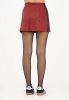 ADIDAS ORIGINALS Gonna corta da donna con motivo pied-de-poule rosso e nero JW0253  ADIDAS ORIGINALS 