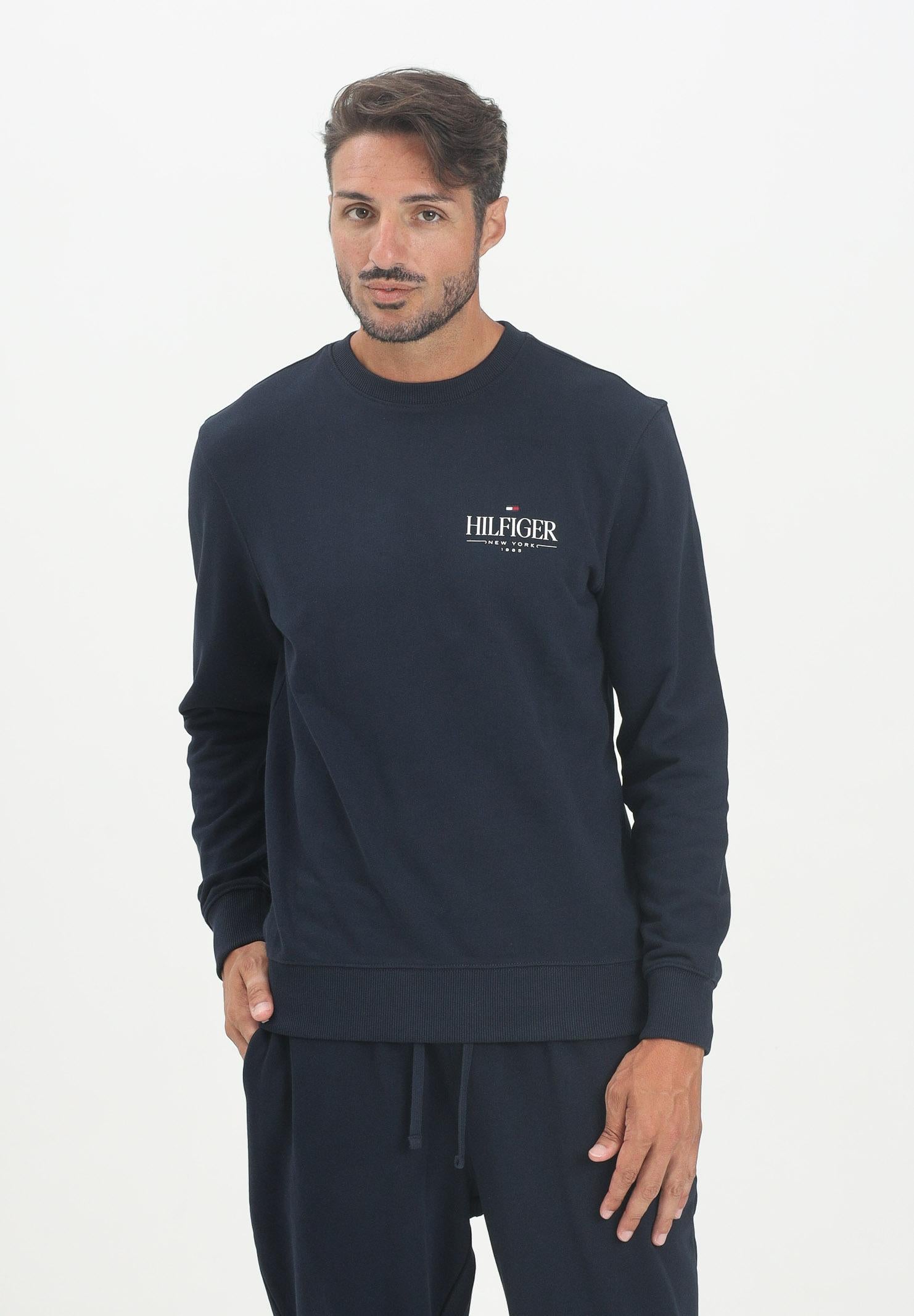 TOMMY HILFIGER Felpa girocollo blu da uomo con logo MW0MW39376DW5  TOMMY HILFIGER 