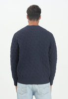 CALVIN KLEIN JEANS Maglioncino girocollo blu da uomo caratterizzato da una lavorazione in rilievo con motivo CK LV04RC359GDYF  CALVIN KLEIN JEANS 