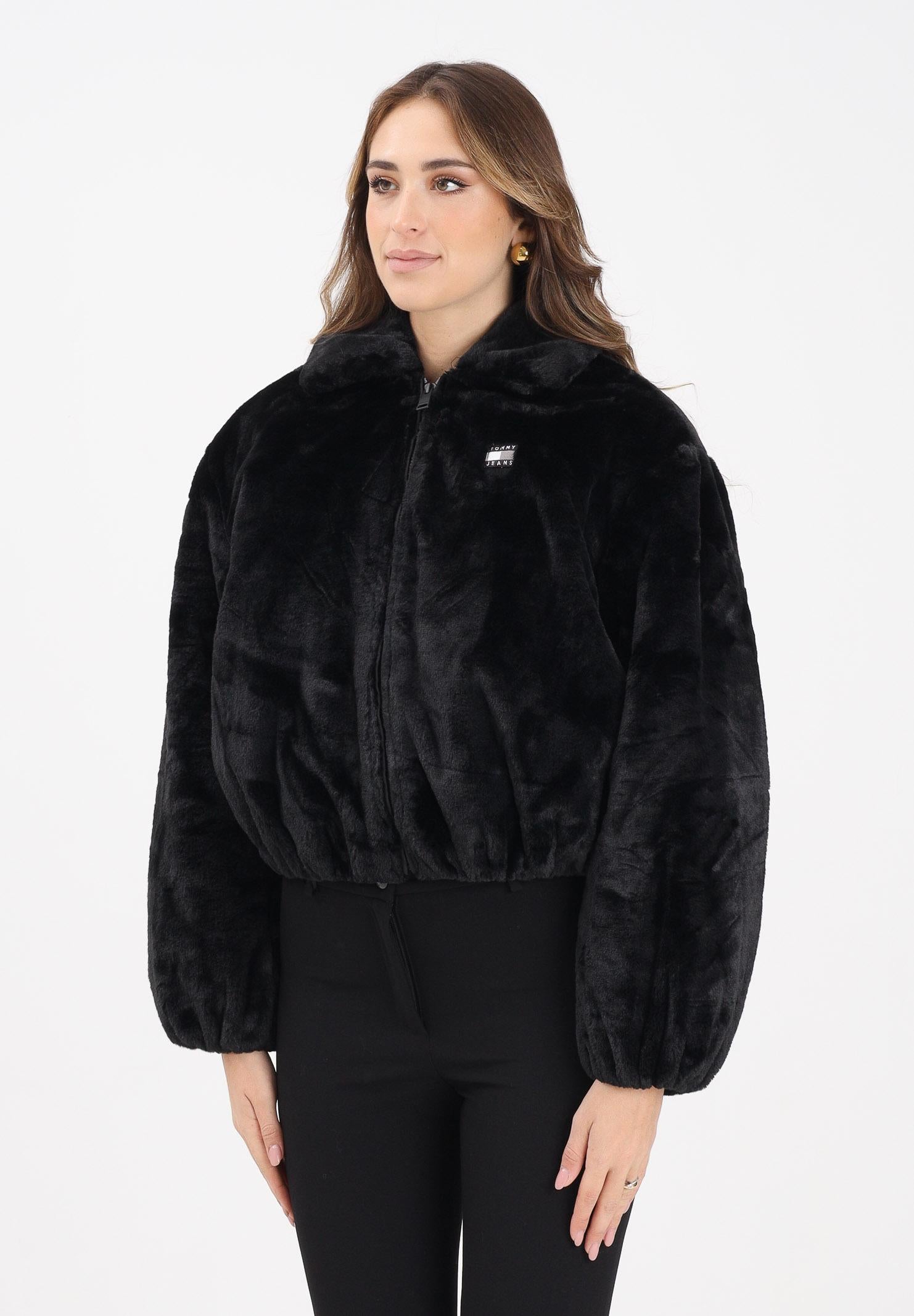 TOMMY JEANS Pelliccia sintetica nera da donna con logo DW0DW21669BDS  TOMMY JEANS 