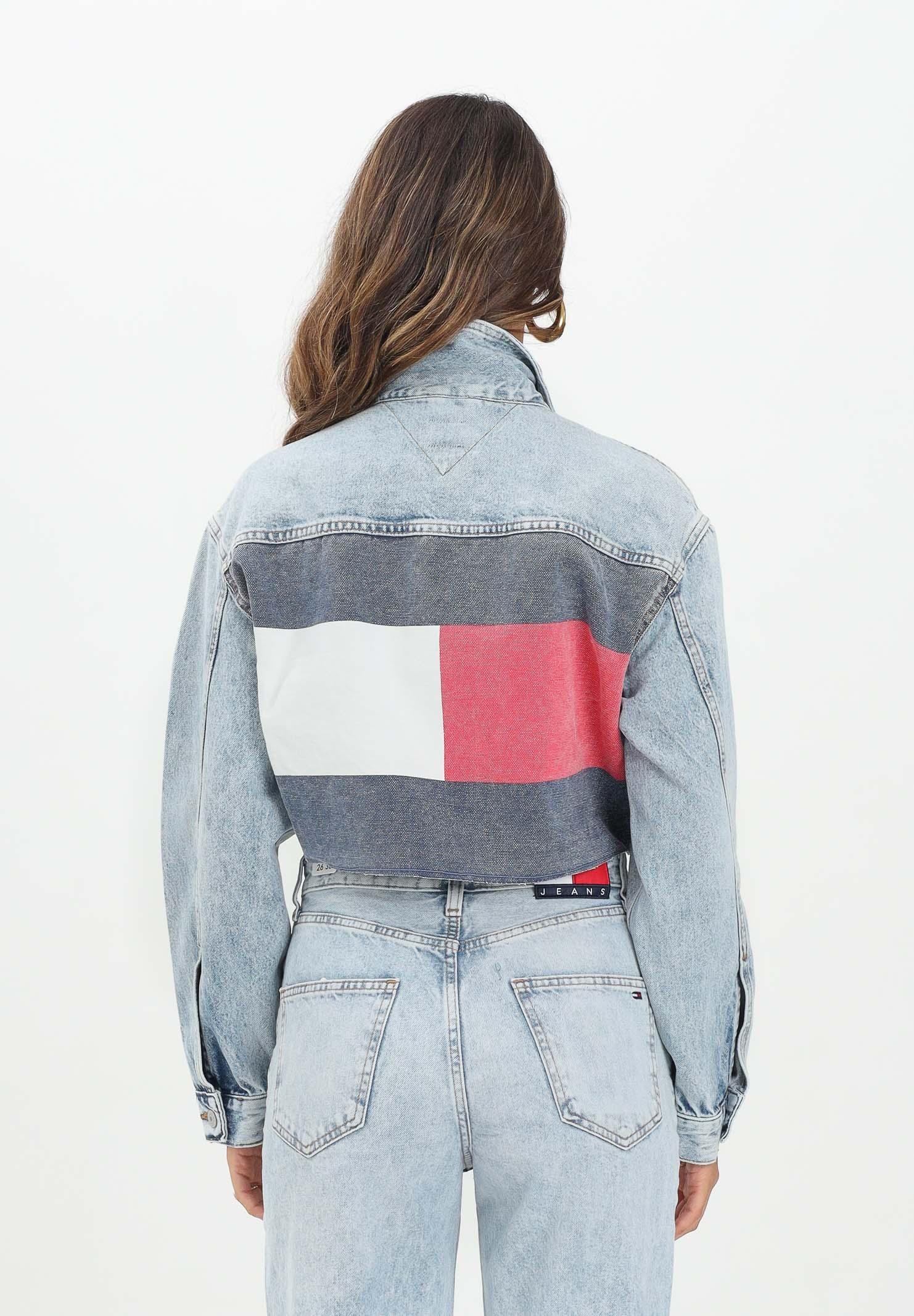 TOMMY JEANS Giubbotto crop in denim chiaro da donna con logo DW0DW210631A5  TOMMY JEANS 