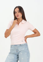 CALVIN KLEIN JEANS Polo a manica corta rosa da donna con patch logo LV047C907GVI7  CALVIN KLEIN JEANS 