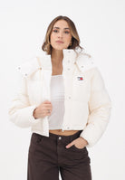 TOMMY JEANS Piumino panna da donna con logo DW0DW21624YBH  TOMMY JEANS 