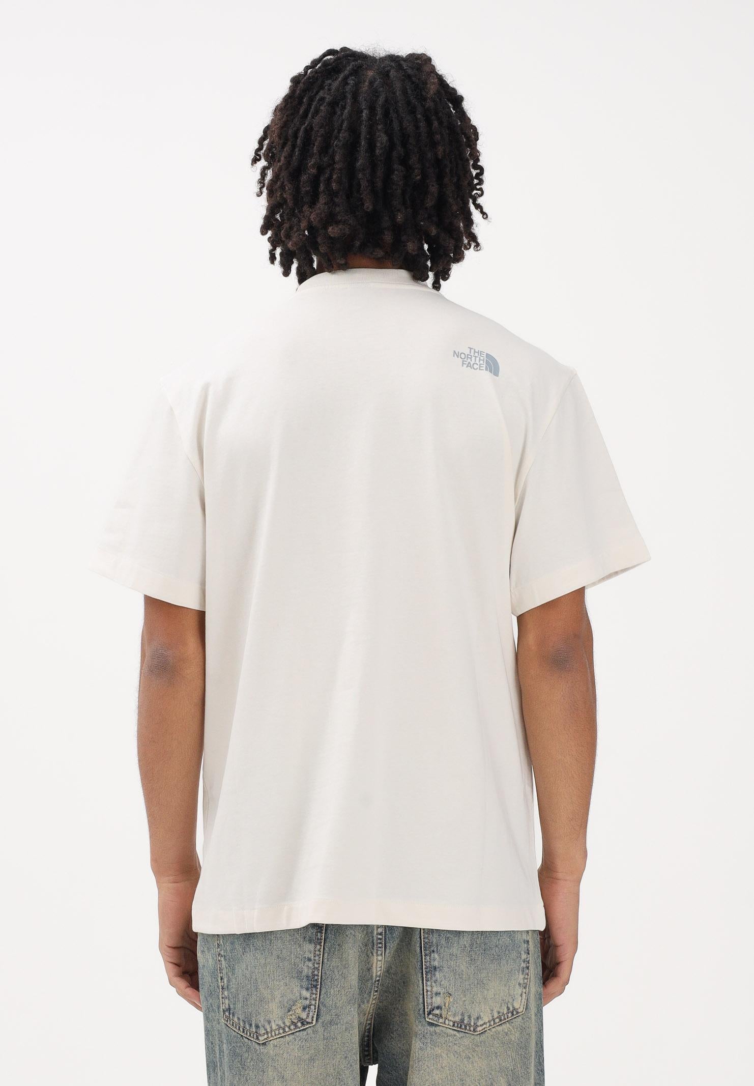 THE NORTH FACE T-shirt a manica corta Logo Twist Relaxed panna da uomo NF0A8GQVQLI1 . THE NORTH FACE 