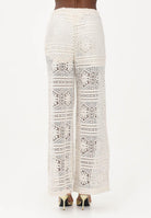 ONLY Pantalone panna da donna realizzato in raffinato tessuto pizzo lavorato 15372107 BI ONLY 