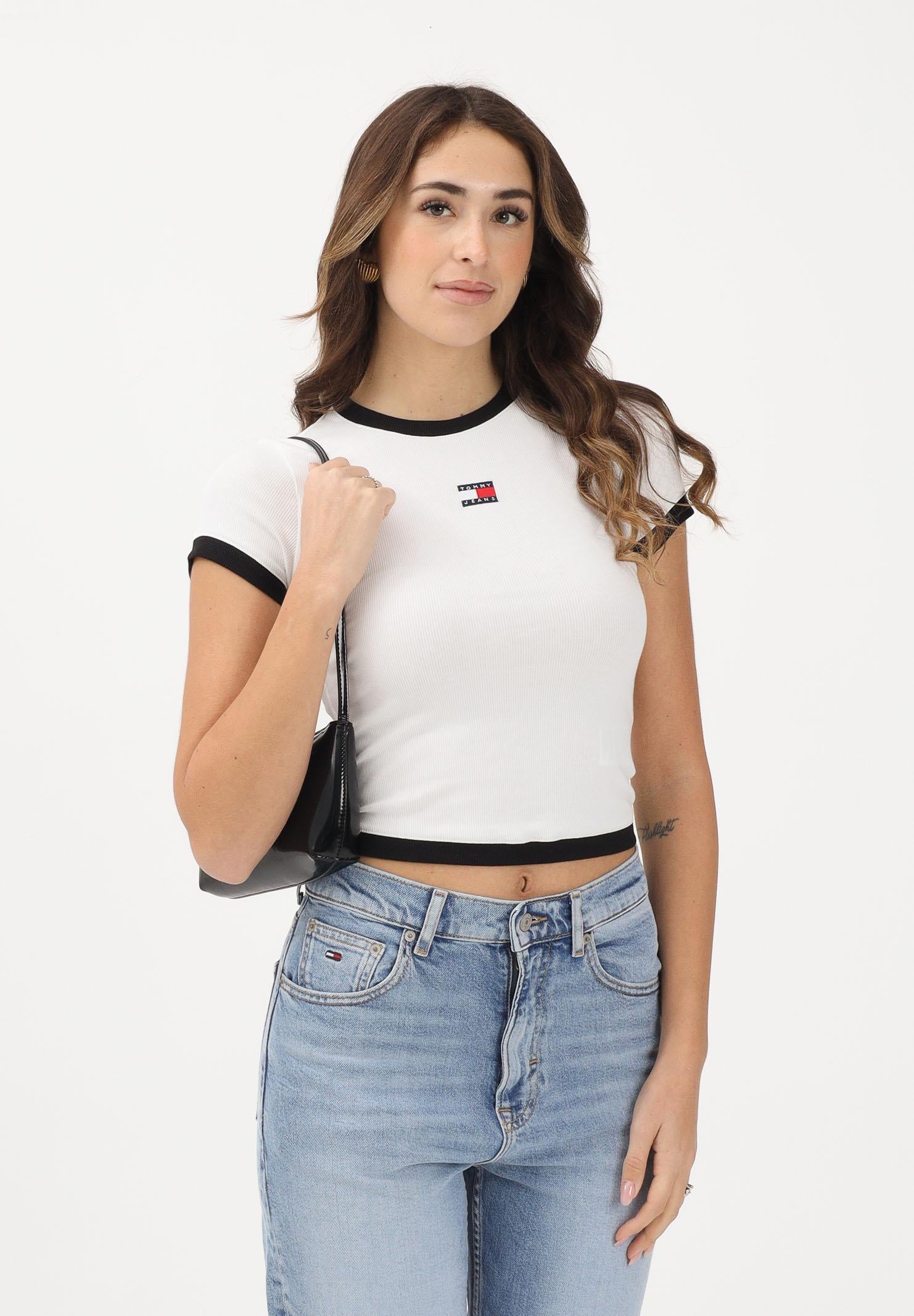 TOMMY JEANS T-shirt a manica corta bianca da donna con logo e finiture a contrasto DW0DW22575 YBL TOMMY JEANS 